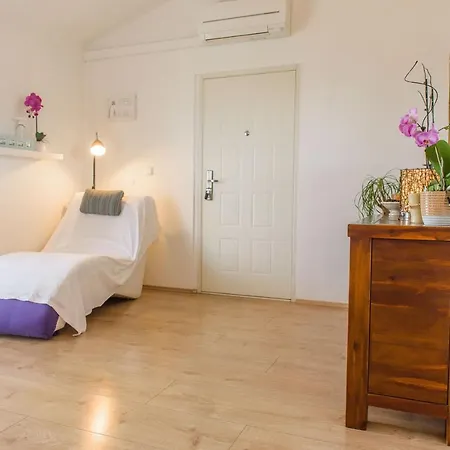 Sunset Apartment *