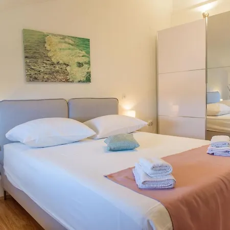 Sunset Apartment *